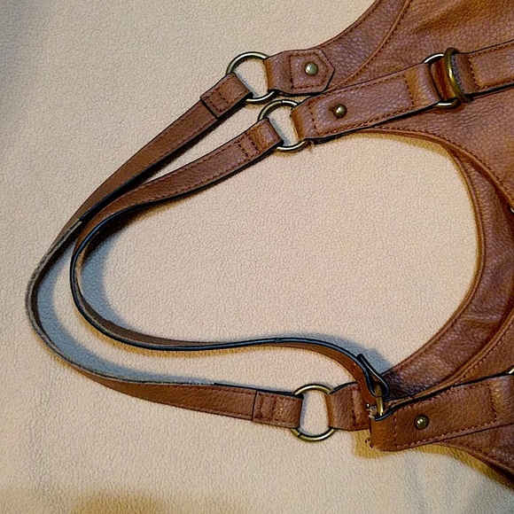 👜 Leather Shoulder Purse with Strap. Great size and convenient pockets. - Picture 7 of 12